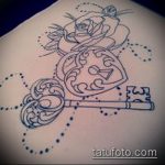 A kulcs és zár tetoválás vázlata # 769 egy rajz méltó változata, amely könnyen használható felülvizsgálatra, valamint kulcs és zár rögzítésére egy pár számára tetoválásként