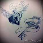 A kulcs és zár tetoválás vázlata # 56 egy rajz méltó változata, amely sikeresen használható a zár és a kulcs tetoválásként történő feldolgozására és alkalmazására