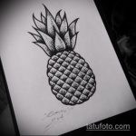 A PINEAPPLE tetoválás vázlatának egyedi változata - a rajz alkalmas ananász tetováláshoz a hát alsó részén