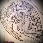 Angyal tetoválás vázlata koponyával a kezében