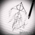 vázlat a halálos ereklyék tetoválásáról a 119 -es számmal - a rajz hűvös változata, amely könnyen használható a combon lévő halálos ereklyék megváltoztatására és tetoválásként történő alkalmazására