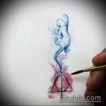 vázlat a halálos ereklyék tetoválásáról # 281 - a rajz hűvös változata, amely sikeresen használható a halálos ereklyék átalakítására és felhelyezésére a nyakra tetoválásként