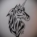 az egyszarvú tetoválás vázlata # 125 a minta méltó változata, amely jól használható átalakítására és egyszarvú tetoválásként történő alkalmazására a hátán