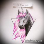 Az egyszarvú tetoválás vázlata # 871 a minta klassz változata, amely jól használható a finomításhoz és az egyszarvú felrajzolásához a lábára tetoválásként