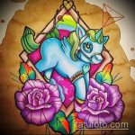 az egyszarvú tetoválás vázlata # 260 a rajz méltó változata, amely sikeresen használható revízióhoz és egyszarvú tetoválásként történő rajzolásához a lábára