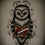 A bagoly tetoválási vázlatának hűvös változata - egy bagoly tetoválására használható háromszögben