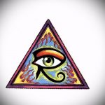 a 11. számú háromszögben lévő szem tetoválás vázlata egy rajz érdekes változata, amely sikeresen használható a szemek tetoválásaként történő feldolgozására és alkalmazására egy rózsákkal ellátott háromszögben