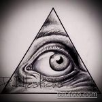 szemhéj tetoválás vázlata egy háromszögben