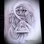 szemhéj tetoválás vázlata egy háromszögben