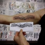 A hegyi tetoválás vázlata # 14 a minta egyedi változata, amely sikeresen használható a hegyek kör alakú átalakítására és felhelyezésére tetoválásként