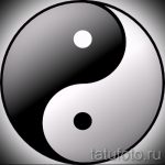 A tetoválás dizájnjának klassz változata a Yin-Yang jel, amely alkalmas egy yin-yang tetoválás érdekes vázlatához