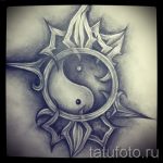 A tetoválás dizájnjának méltó változata a Yin-Yang szimbólum, amely alkalmas egy hűvös yin-yang tetoválásvázlathoz