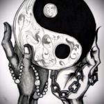 A tetoválásminta érdekes változata a Yin-Yang szimbólum, amely alkalmas egy hűvös yin-yang tetoválási vázlathoz