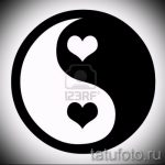 A tetoválás dizájnjának hűvös változata a Yin-Yang jel, amely alkalmas a yin-yang tetoválás hűvös vázlatához