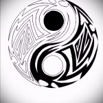 A tetoválásterv méltó változata a Yin-Yang szimbólum, amely alkalmas egy érdekes yin-yang tetoválási vázlathoz