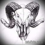 A kecske tetoválás vázlata # 713 a minta méltó változata, amely jól használható a kecsketetoválás átalakítására és alkalmazására a csuklón