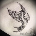 Gyönyörű fecskerajz - amely vázlatként méltó egy hűvös fecsketetováláshoz