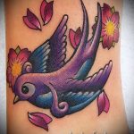 Stílusos fecskerajz - amely nagyszerű vázlat a hűvös fecsketetováláshoz