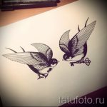 Szokatlan nyelési minta - amely vázlatként hűvös egy exkluzív fecsketetováláshoz