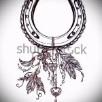 A patkó vázlat tetoválás hűvös változata - használható patkó és toll tetováláshoz