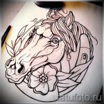 A patkó vázlat tetoválás tisztességes változata - használható patkótetováláshoz egy lány számára