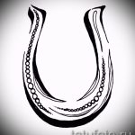 A tetoválás eredeti változata egy patkó vázlata - használható patkótetováláshoz a realizmus fotójában