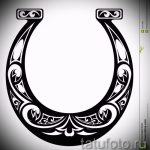 A patkó vázlat tetoválás érdekes változata - használható patkó és toll tetováláshoz