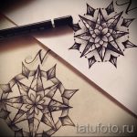 Интересна рисунка с роза на вятъра - подходяща за скица под готина татуировка