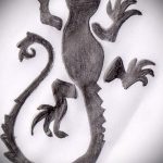 Érdekes vázlat egy szalamandra tetováláshoz - egy kép egy ötlet kialakításához egy exkluzív tetováláshoz szalamandrával