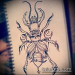 A bogár tetoválás vázlata # 220 egy rajz érdekes változata, amely sikeresen használható a bogár felülvizsgálatára és tetoválásként történő alkalmazására a zónán