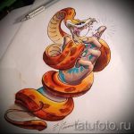 A kígyóvázlat tetoválás hűvös változata - használható a combon lévő kígyótetováláshoz