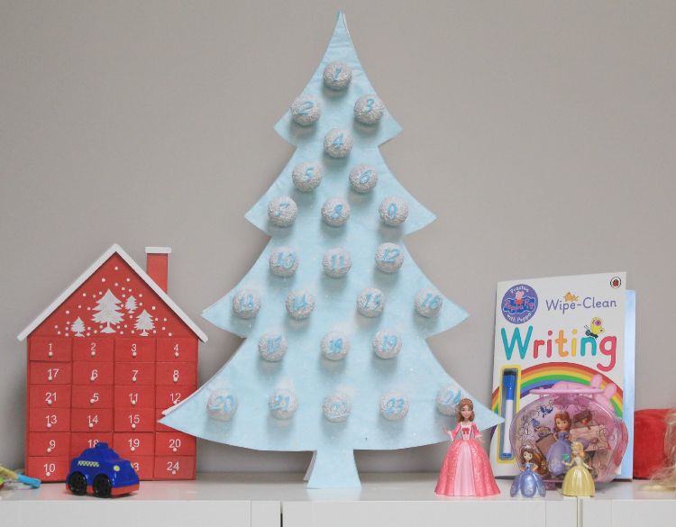 torta pop adventný kalendár tvar jedle pena mrazená inšpirovaná