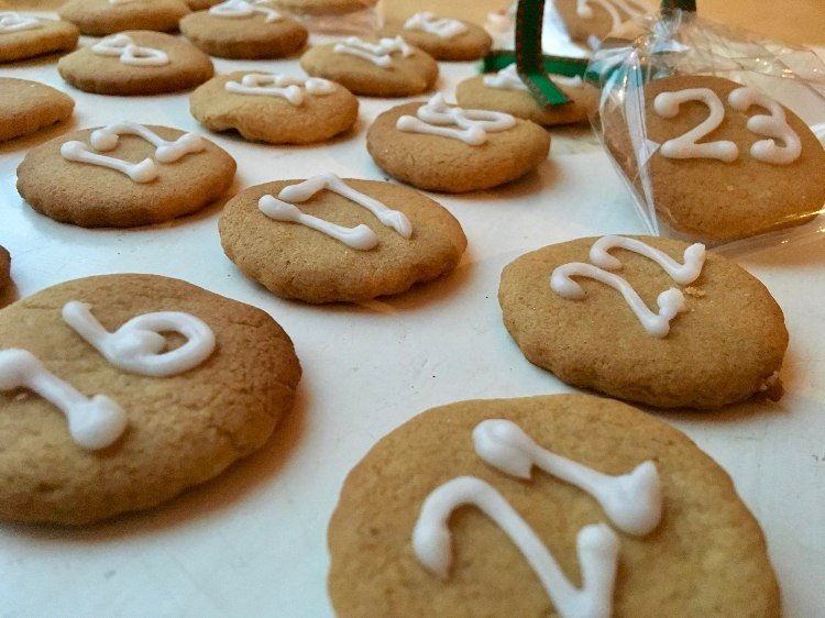 pečenie koláčikov na vianočné číslo poleva jedlý adventný kalendár kutilský recept