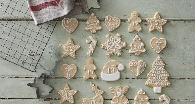 upiecť vianočné pečivo ozdobiť perníčky jedľa hviezda čiapka srdca