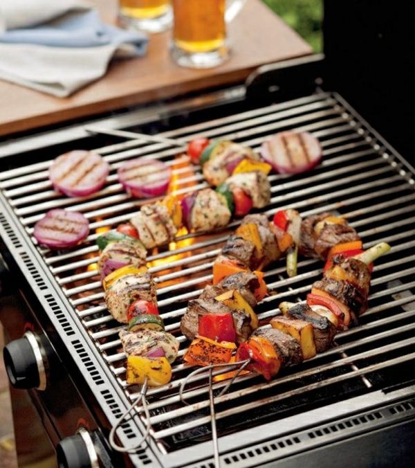 Kempovanie jesť plynový gril šašlik