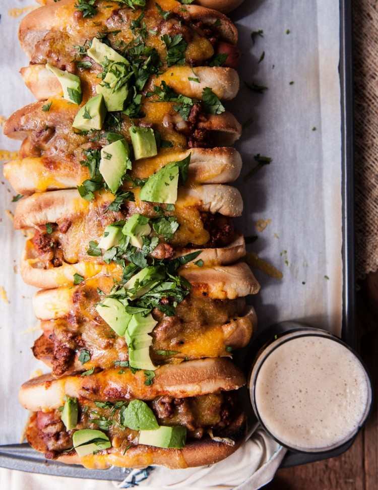 Muži, nápady na večerné jedlo, párky v rožku s pivom