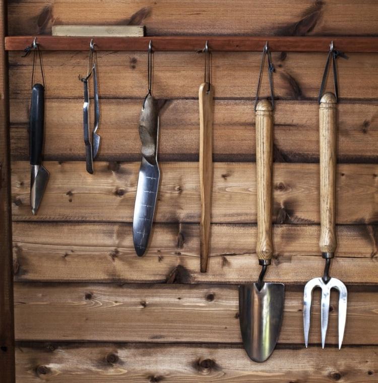 Čistenie záhradného náradia octom