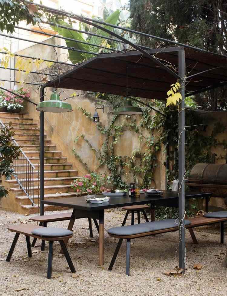 Záhradná časť s grilom, pergolou a jedálenským stolom s lavicami jedálenský stôl-lavice-orech-záhrada-pergola-altánok-štrková podlaha