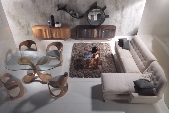 nádherný stôl, jedálenský kút, jednoduchá obývačka