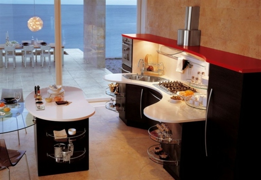 kompaktná kuchyňa-snaidero-sklenená-kuchynská linka