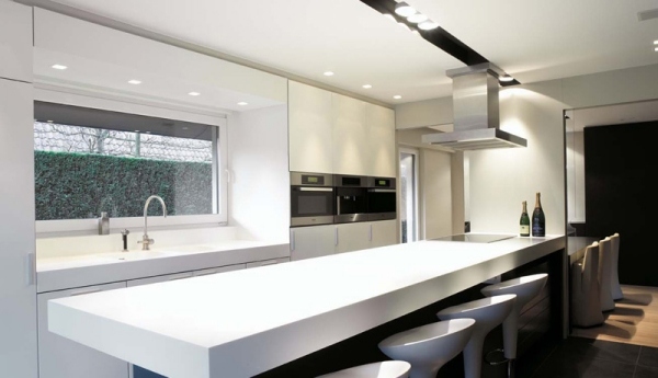 Kuchynský dizajn moderný-Jo Wynant-dizajnér kuchynského osvetlenia