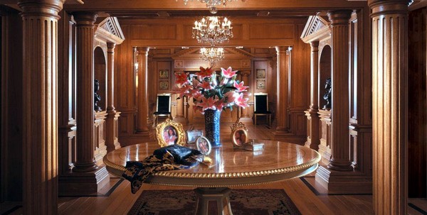 Drevená stena-elegantný-jedáleň-nábytok