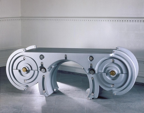 Stôl futuristický taliansky domov