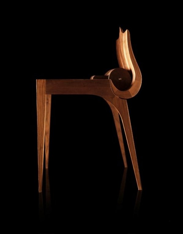 značkový stôl paco camús sa otvoril