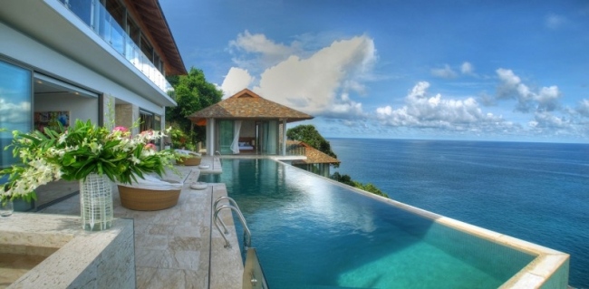 luxusná prázdninová vila phuket terasa nekonečný bazén lehátka prázdninová vila phuket terasa nekonečno bazén lehátka