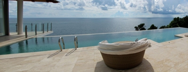 luxusný prázdninový dom phuket thajsko výhľad na nekonečný bazén prázdninová vila phuket thajsko výhľad na nekonečný bazén