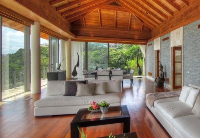 prázdninový vila interiérový dizajn ázijský štýl drevený podlahový strop prázdninová vila zariadená dreveným stropom v ázijskom štýle