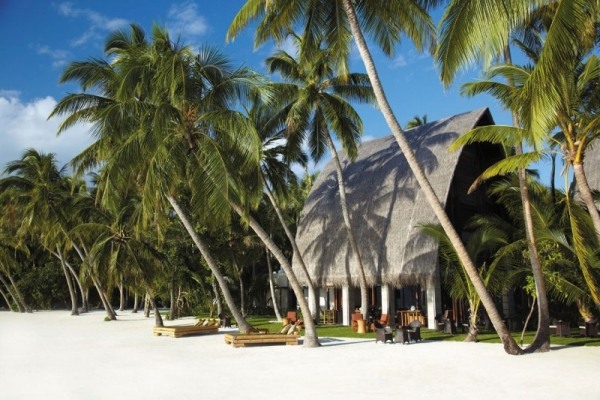 Shangri-La Resort Spa Maldives-Sandy Beach White