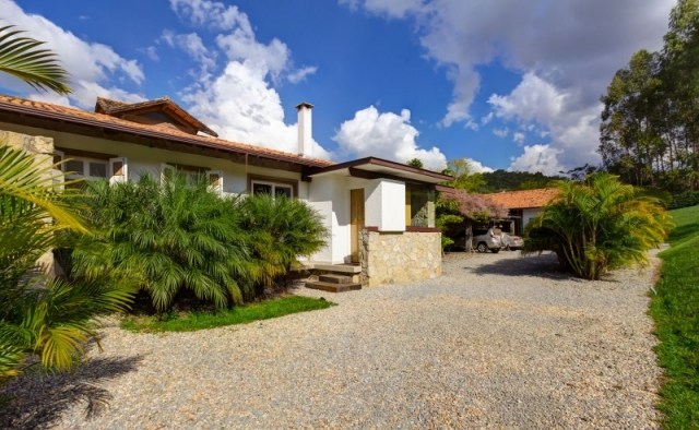 Bytový dizajn v rustikálnom domácom štýle v juhoamerickom štýle Dom v Južnej Amerike zariaďujúci exotický štýl rustikálnych akcentov domáceho dizajnu