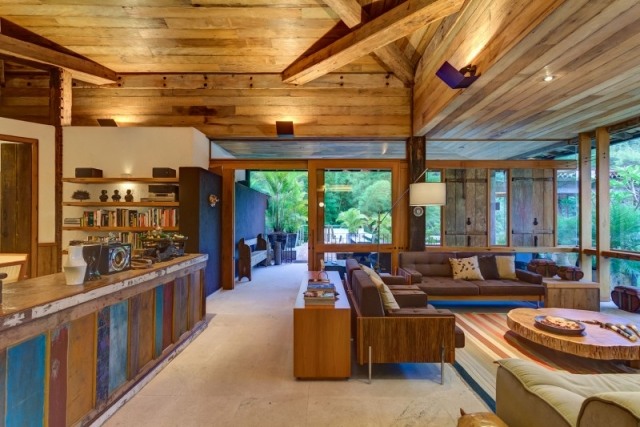 Rustikálny konferenčný stolík-okrúhly, útulný-nábytok-farebný-interiérový dizajn Konferenčný stolík-rustikálne drevo, útulný-nábytok-farby-interiérový dizajn